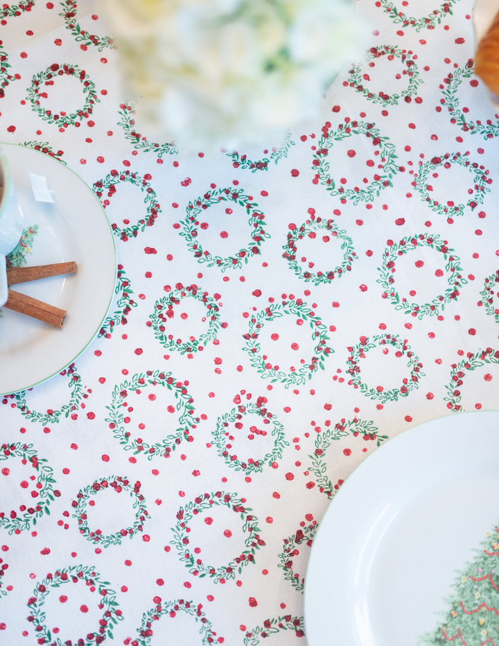 Table Runner - Wreath, Evergreen & Red