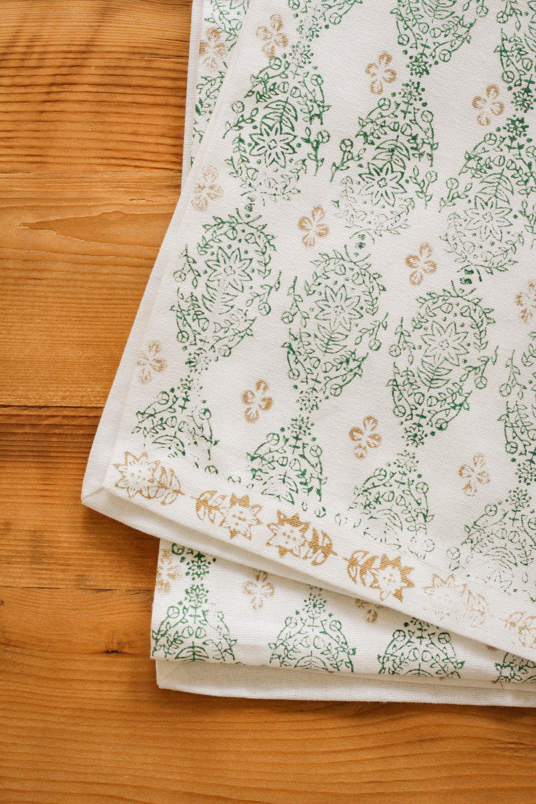 Table Runner - Vara Dogwood, Evergreen & Gold