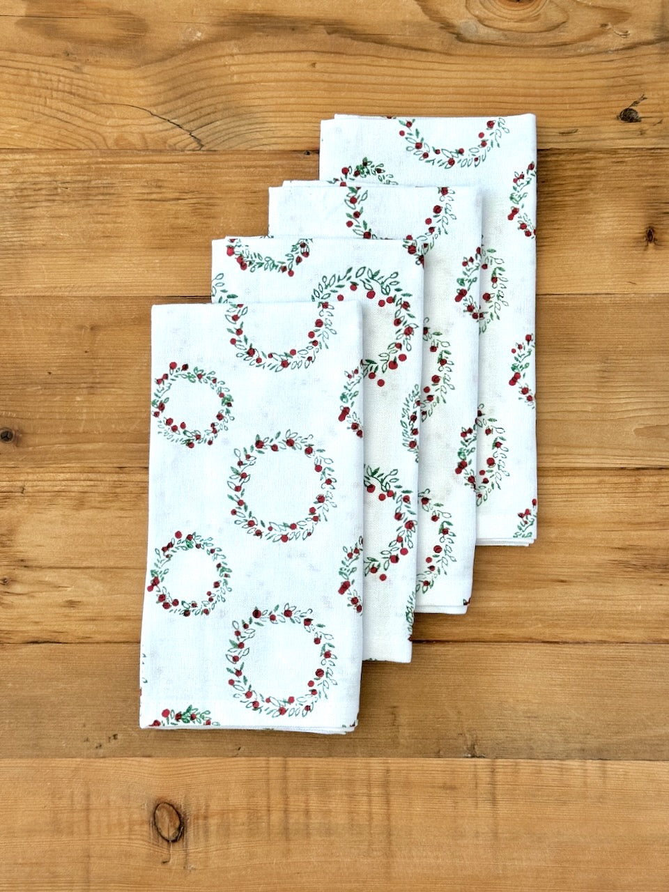 Dinner Napkins (set of 4) -Wreath, Evergreen & Red