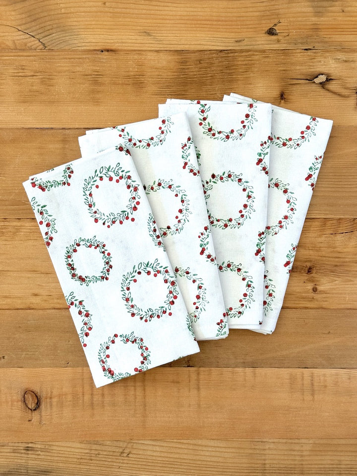 Dinner Napkins (set of 4) -Wreath, Evergreen & Red