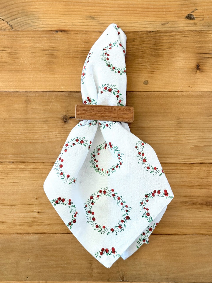 Dinner Napkins (set of 4) -Wreath, Evergreen & Red