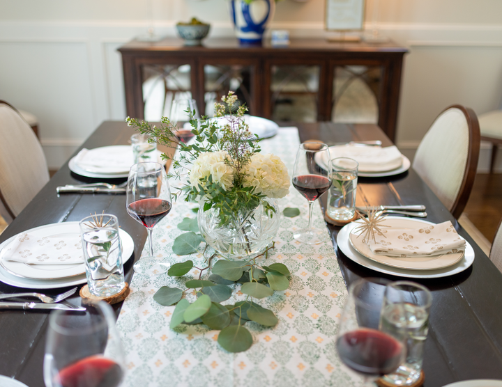 Table Runner - Vara Dogwood, Evergreen & Gold