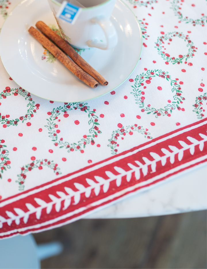 Table Runner - Wreath, Evergreen & Red